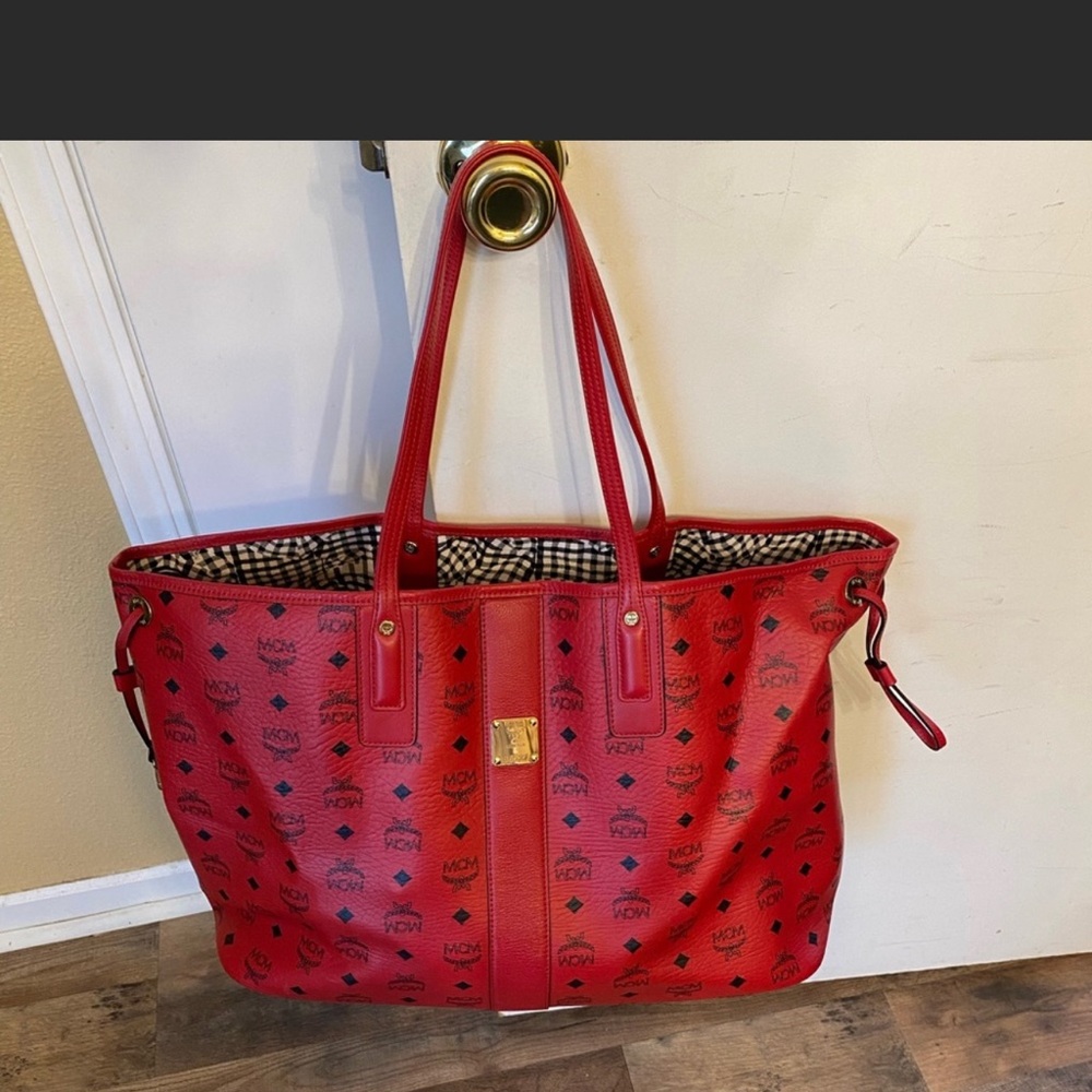 Mcm reversible tote, XL red.